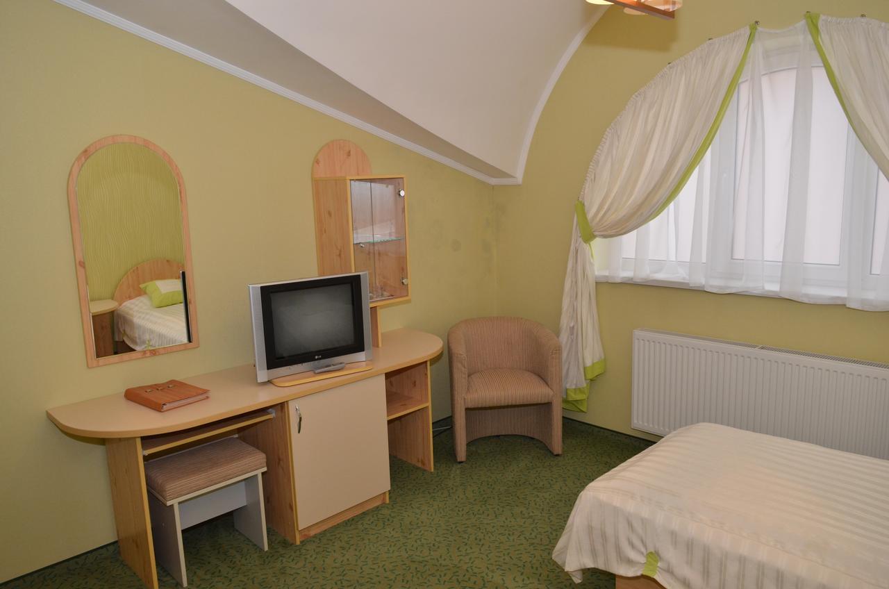 Hotel Serpanok Tyachiv Exterior foto