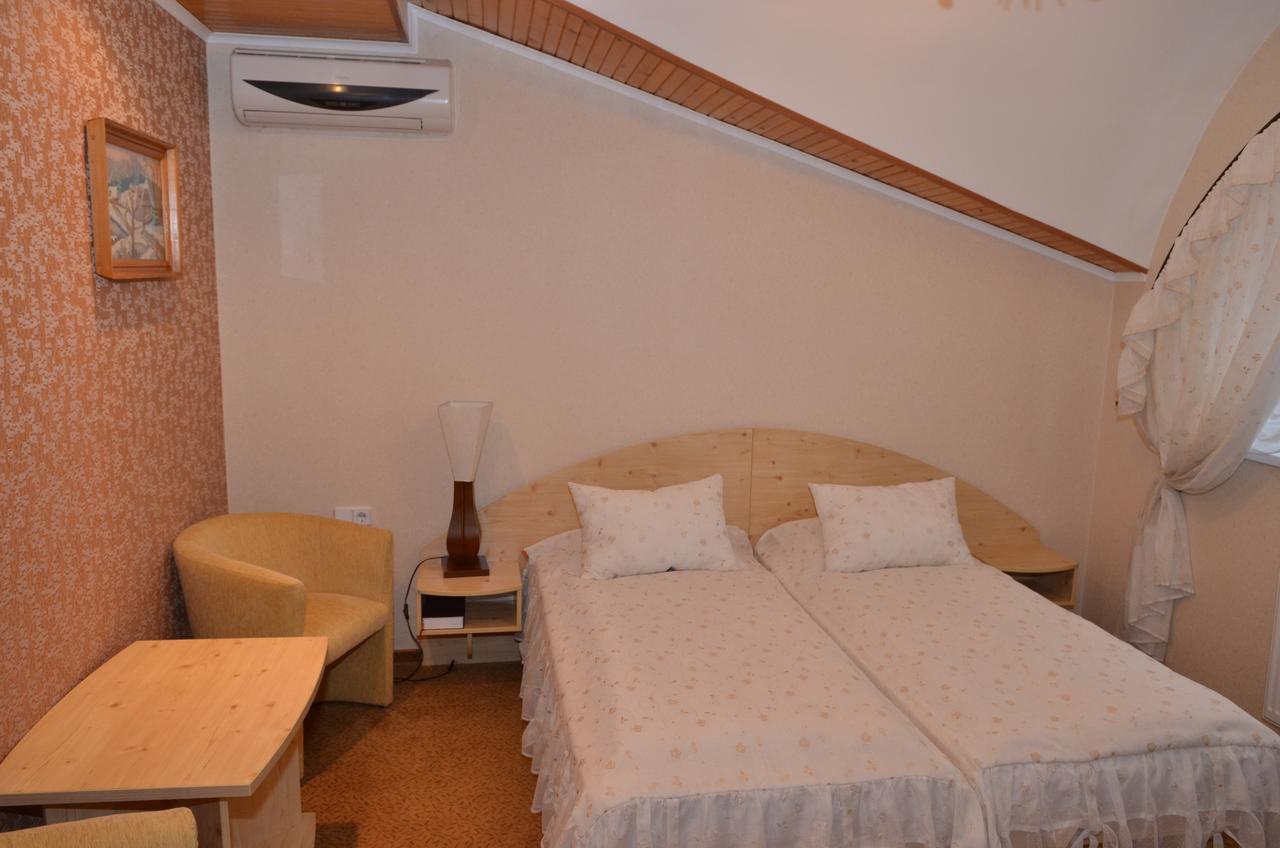 Hotel Serpanok Tyachiv Quarto foto